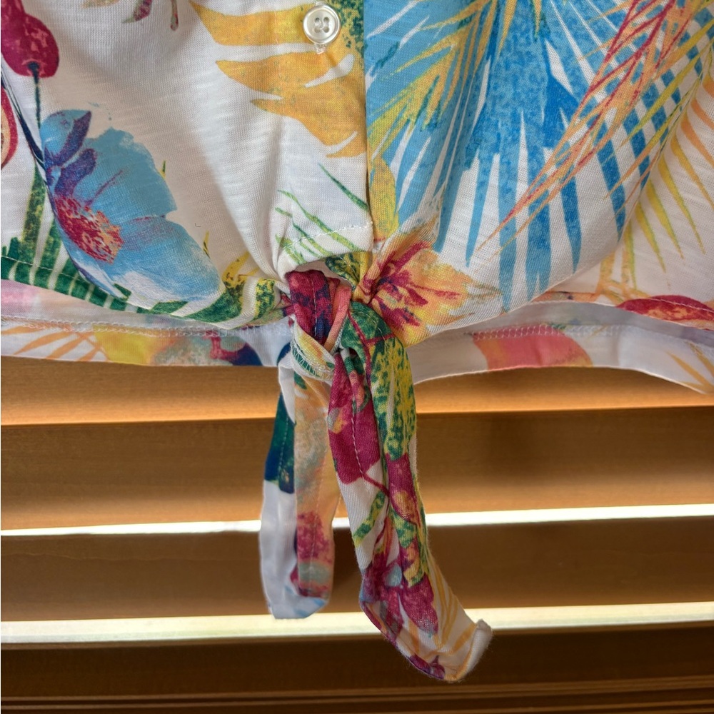 Onque Casuals NWT Tropical Print Top with tie front and rhinestones. Size 3X - Picture 5 of 9